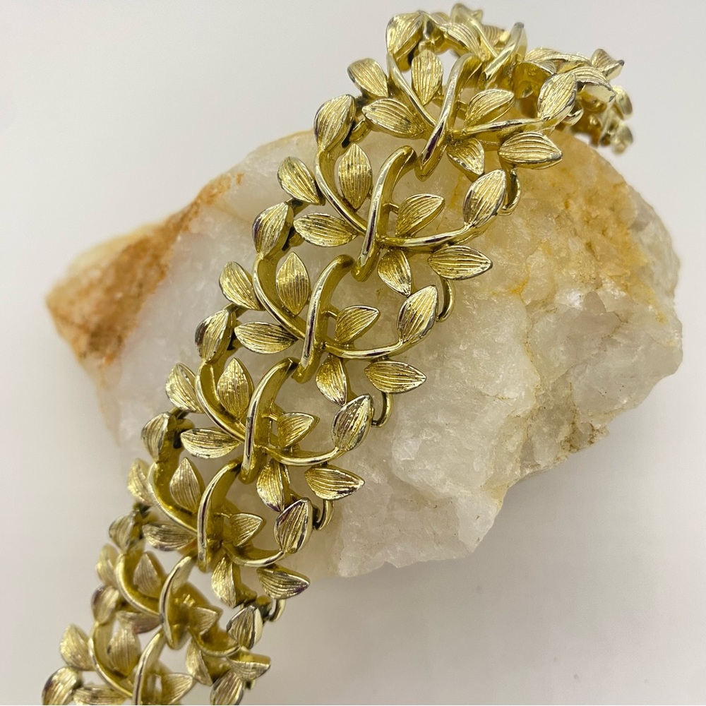 Lisner Gold Tone Leaf Foliage Bracelet